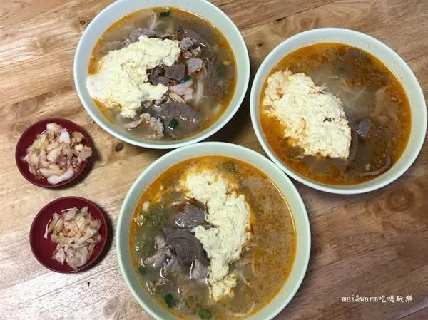 【中壢美食】龍岡忠貞市場~阿秀米干/免費泡菜/湯頭清爽/排隊店家