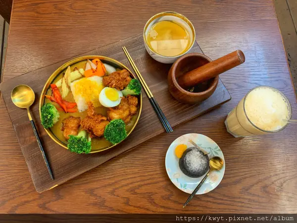 【嘉義。美食】舊時光新鮮事。嘉義聚餐好所在，在地特色美食餐廳，72年日式老宅飄出濃郁咖哩香，享受藥草足浴邊享用餐點｜附菜單