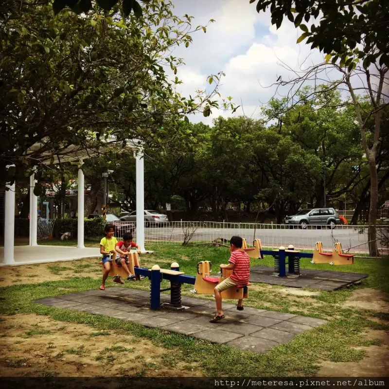 中興新村兒童樂園/第三市場/正典牛乳大王。雪泥冰/黃媽媽小籠包/吃喝玩樂一次解決