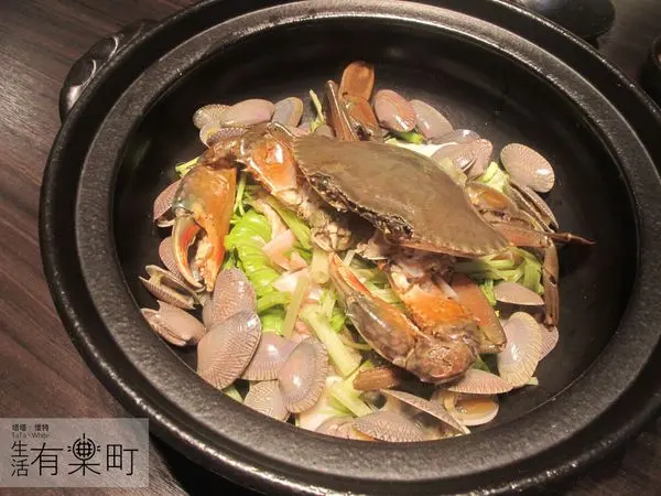 【桃園中壢美食】和熹精緻鍋物：激推花甲蟹火鍋，現撈海鮮烤物炸物大滿足！