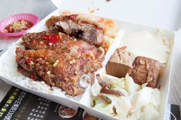 東家便當中華店 - 真的是辣到凍未條的椒麻大雞腿便當