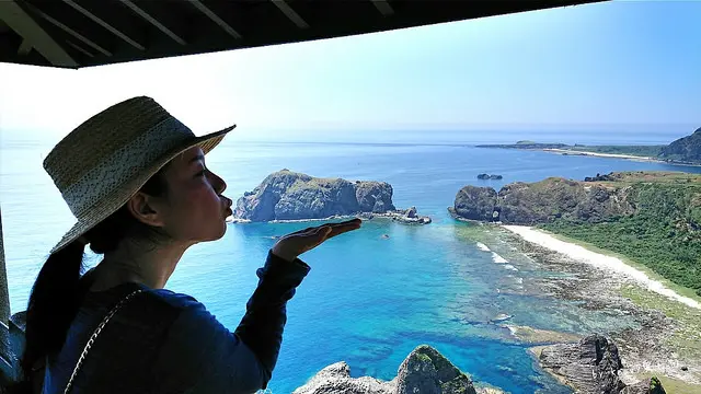 ★台東綠島★小長城【海參坪】第五度親吻哈巴狗。睡美人依舊躺旁邊。