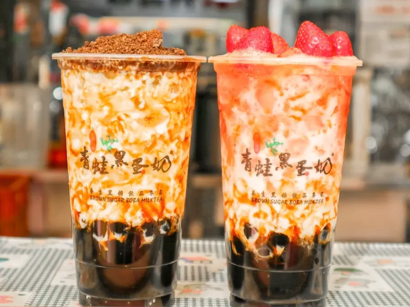 台南｜青蛙黑蛋奶｜冬季限定草莓黑蛋奶浮誇又吸睛