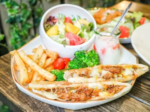 【台中】夏爾綠園道店。再訪哈比人村，在童話世界中用餐