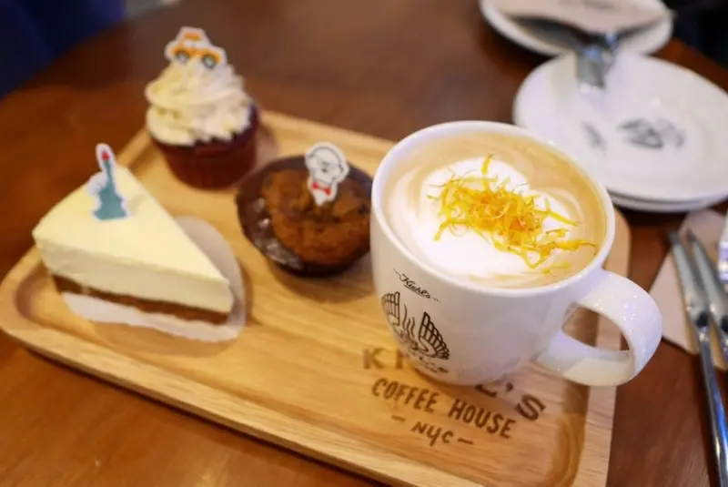 【台北】信義 KIEHLS Coffee House 金盞花拿鐵咖啡與甜點‧紐約風格契爾氏咖啡廳進駐新光三越A11