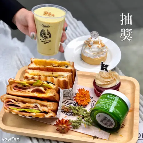 【台北美食】kiehls coffee house 全世界第一家契爾氏 最新餐單 紐約原汁原味的美食 必喝酪梨布丁奶昔 美式肉桂捲 文末抽酪梨精萃修護保濕面膜 信義新光三越 週年慶