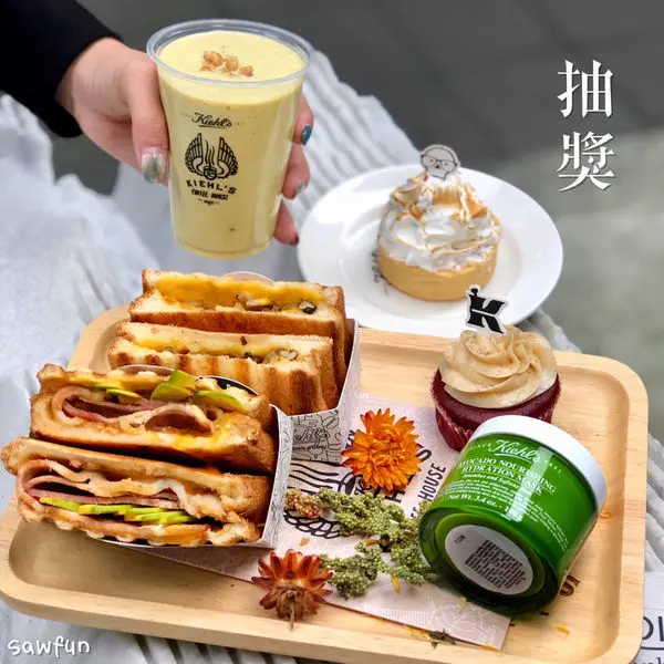 【台北美食】kiehls coffee house 全世界第一家契爾氏 最新餐單 紐約原汁原味的美食 必喝酪梨布丁奶昔 美式肉桂捲 文末抽酪梨精萃修護保濕面膜 信義新光三越 週年慶