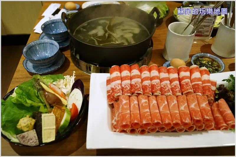 《中和火鍋》樂饗精緻鍋物 鄰近環球購物中心 雙人套餐大份量肉盤吃的過癮 還有大胃王比賽等你來挑戰!