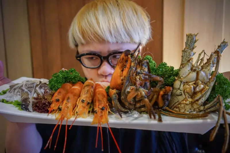 『樂饗鍋物X魔王佩』新北中和區 份量/新鮮/實在 CP值極高的涮涮鍋店 海陸大餐雙吃超滿足 近中和環球購物中心『內文有店家資訊 菜單』