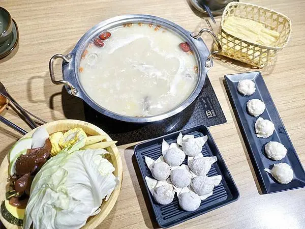 [新竹] 永福胡椒豬肚雞，超好喝嗆辣香醇胡椒湯頭 停車 菜單 外帶 火鍋