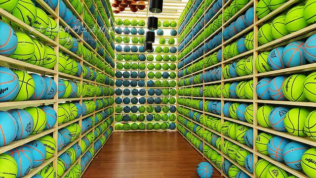 [ 台中⊙沙鹿]沙鹿夢想街。愛心盪鞦韆。彩色公車。可愛金龜車。籃球屋。藍白貨櫃。