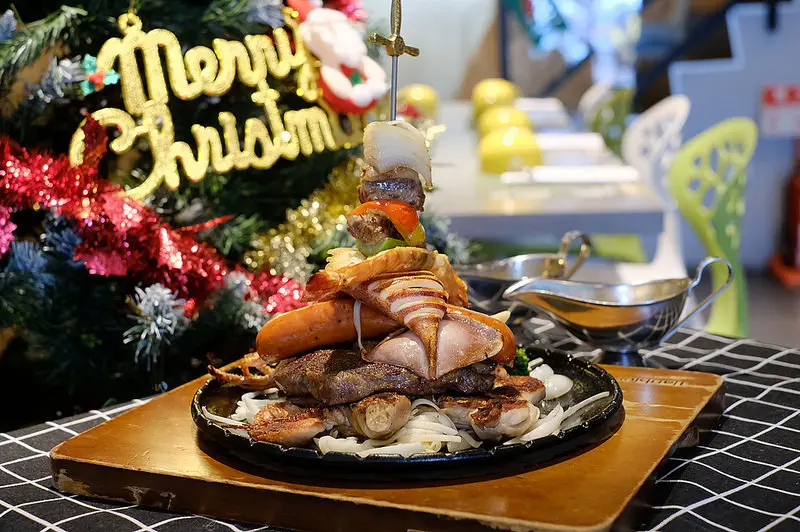 阿蘭貝爾牛排廚房| 你吃過六拼的超大牛排套餐嗎？平日炸物還吃到飽，套餐CP超高，就在台中北區崇德路上哦！ @強生與小吠的Hyper人蔘~