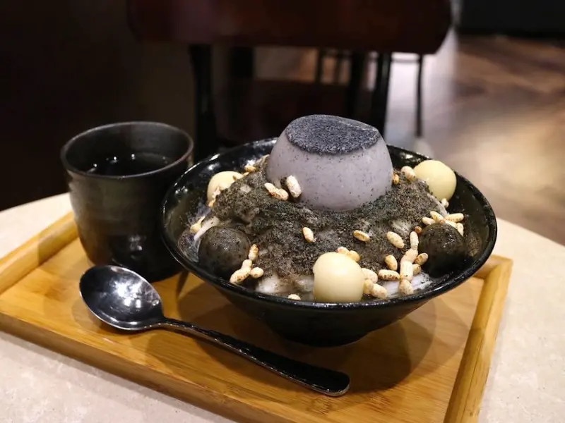 幸の町 雪花冰專門店：台南海安路的芝麻日式雪花冰，濃郁芝麻香，手作糰子，讓你一吃就愛上！ - 進食的巨鼠