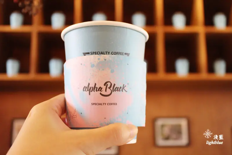 [ 南京三民站美食 ] 淺藍 × alpha black～好拍平價咖啡店，有甜點輕食