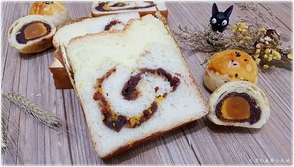 台中西區』品麵包║台中最夯伴手禮。你能想像蛋黃酥大變身成「蛋黃酥蛋糕吐司」嗎？        
      