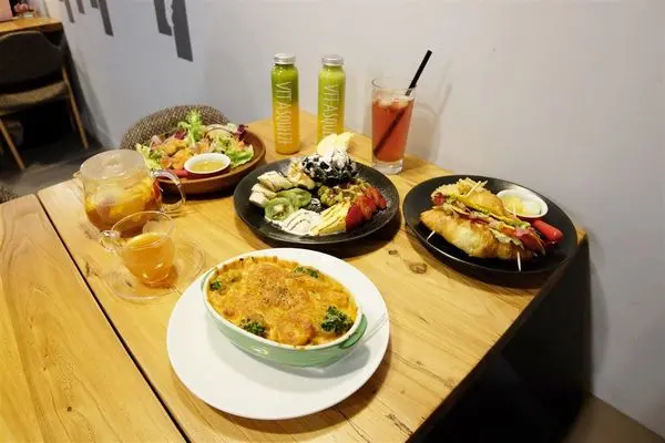 (美食)北市內湖 「Vita Squeezzz 微時光」內湖早午餐推薦!不限時附插座/免費Wifi 電腦族的好去處!