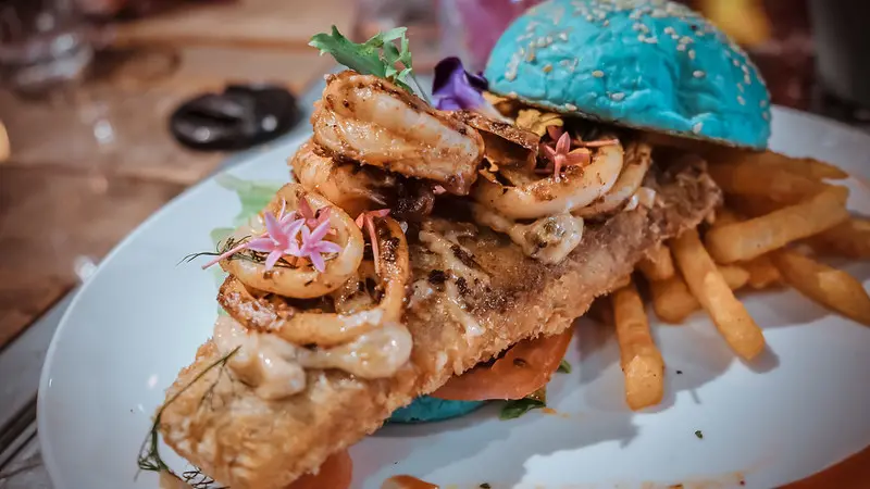 【台北美食】黑熊愛跳舞 六張犁美食 大安美式餐廳 馬卡龍漢堡 藍色海洋傳說系列 IG打卡餐廳