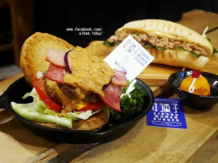 台南 東區 午餐|晚餐 雙層無敵二頭肌堡花生醬好邪惡啊!! 店名也很可愛呢~『女漢子/手作漢堡』女漢子根本在呼喚我