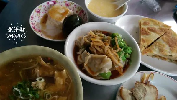 【高雄/食﹡苓雅】鄰近高雄市政府．麵食小點大集合．東來順湯包