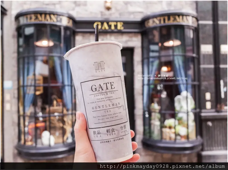 ✿台中✿ 一秒感受英倫風格 神祕又迷幻的店內環境 實在是好拍到不行 店內還有提供巫師袍讓人體驗哈利波特的魔法世界 ➜ GATE • 紳士茶飲