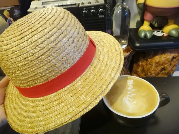 草帽烘豆坊-海賊迷的咖啡天堂 有美味咖啡可以慢享 還有夥伴們陪你悠閒下午茶              