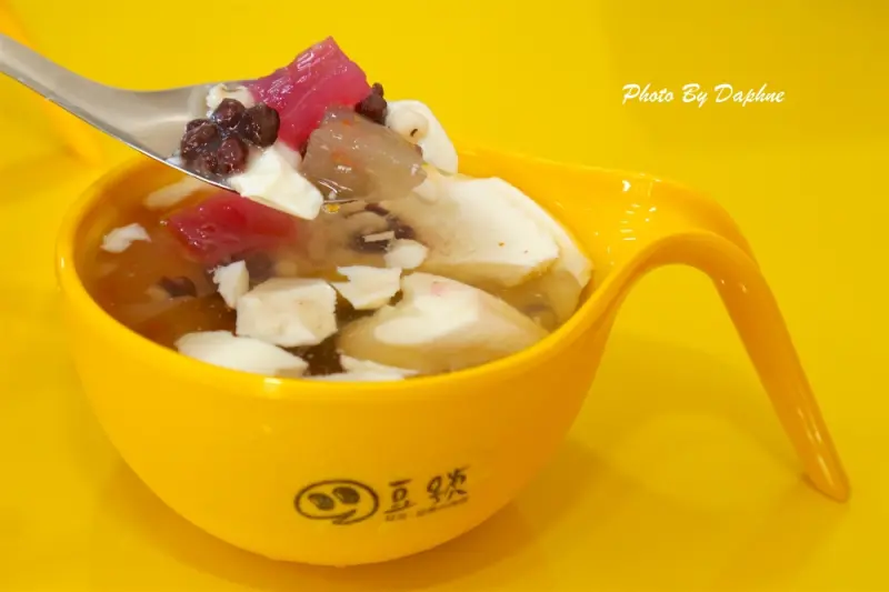 宜蘭美食 豆號豆花‧豆漿の売店 天然健康手工研磨豆花 每日製作熬煮配料 銅板價大份量