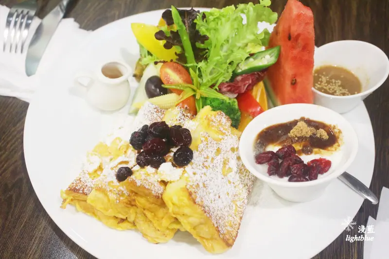 [ 松江南京站美食 ] 淺藍 × 松江8號廚房～來自南投埔里農場的全盤式生菜沙拉