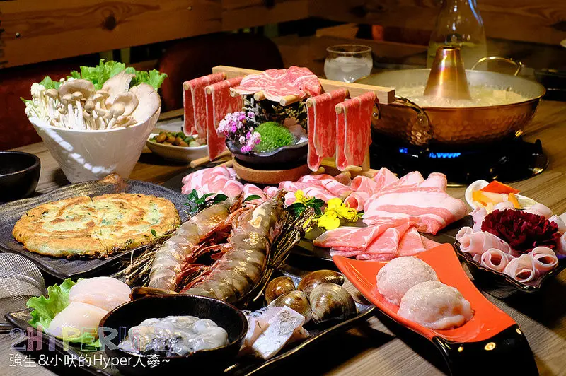 大東北天然發酵酸菜白肉鍋|台中大坑澎湃又好吃火鍋，食材新鮮份量也很多，爬山完來這裡吃美食吧！ @強生與小吠的Hyper人蔘~