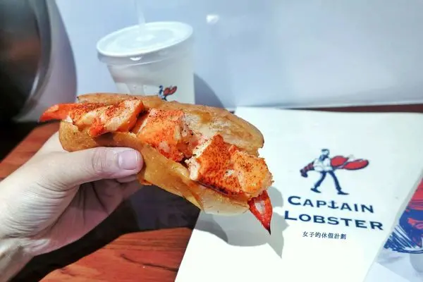 Captain Lobster龍蝦堡，風靡全球超夯的龍蝦堡襲捲新光三越A11美食街B2|加拿大龍蝦堡|古巴龍蝦熱壓三明治|市政府站▲女子的休假計劃▼
