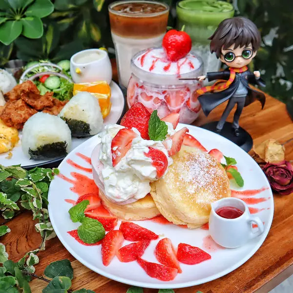 【台中x食記】雪冰王子。北屯飯糰早午餐。草莓鬆餅。冬季限定。免服務費。