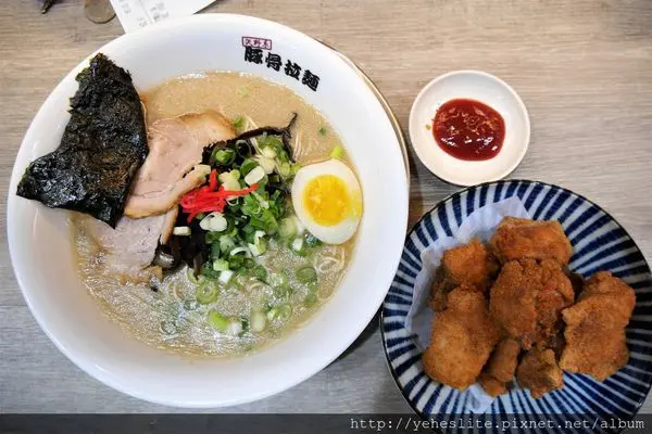 矢野系豚骨拉麵 -在投幣式點餐機中召喚濃郁的豚骨湯頭以及酥脆多汁的名物炸雞塊