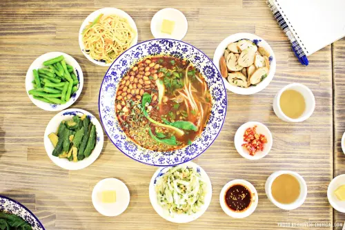 台中西區│老阿太麵館＊金典勤美美食新選擇。正統川味麵食傳承飄香。還有獨家臭腐乳等你來嚐鮮
