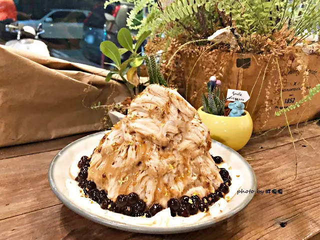 【台中 北區】南海六街🍨大玩創意的復古冰品店，桂花拿鐵口味好吸引人，還有啤酒為基底的啤酒嚕冰花 🍺🍻抓住秋冬前可以吃冰的時刻，衝一波吧！