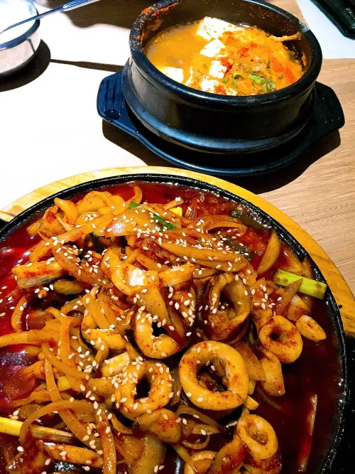 九尾韓國豆腐煲 台北內湖 韓式料理/可續小菜/氣氛適合聚餐