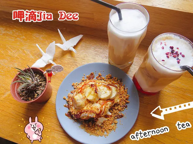 【台北中山】呷滴 Jia Dee，用餐不限時咖啡店，推炙燒香蕉蛋糕，提供wifi、充電插座！