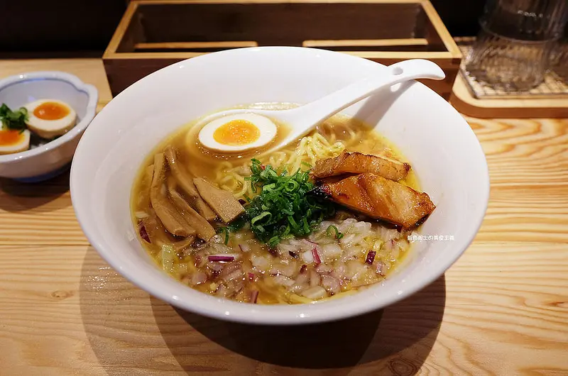 【台中北區】麵屋田宗らーめん-厚切炙燒叉燒香氣足.湯頭滿有層次的.南海六街隔壁.近中國醫 - 藍色起士的美食主義