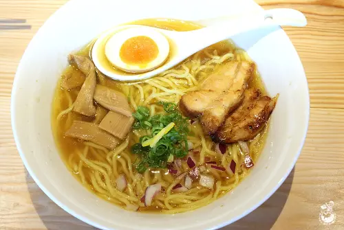 台中拉麵︳麵屋田宗－濃厚魚介豚骨湯頭，叉燒厚實，吃完可至南海六街消暑