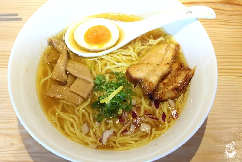 台中拉麵︳麵屋田宗－濃厚魚介豚骨湯頭，叉燒厚實，吃完可至南海六街消暑