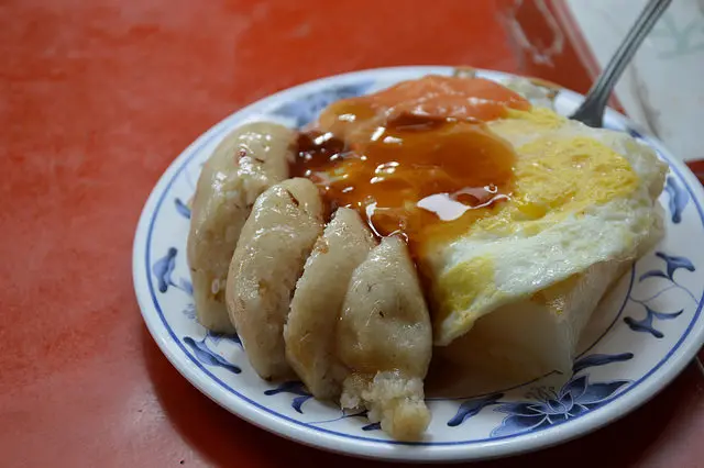 王家菜頭粿糯米腸~~台中第二市場人氣中式早點