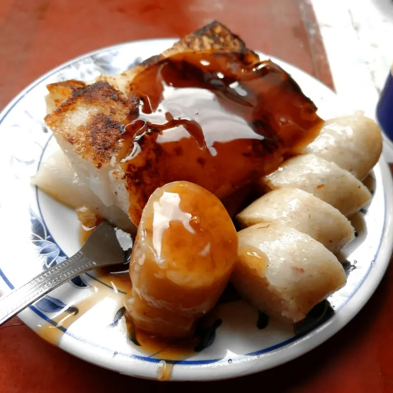 【台中市中區 / 台灣小吃 / 台中車站】 台中第二市場美食 王家菜頭粿糯米腸 台式早餐