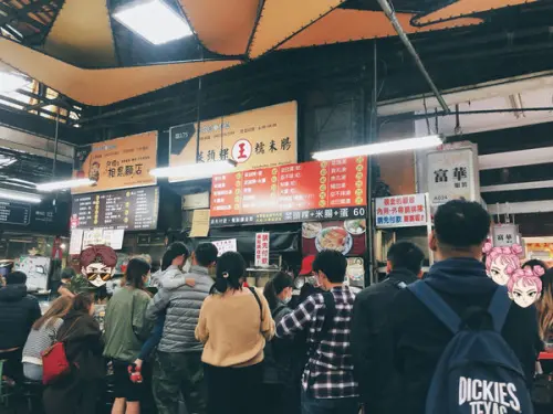 台中 < 王家菜頭粿糯米腸 > 第二市場小吃 2020.02.16
