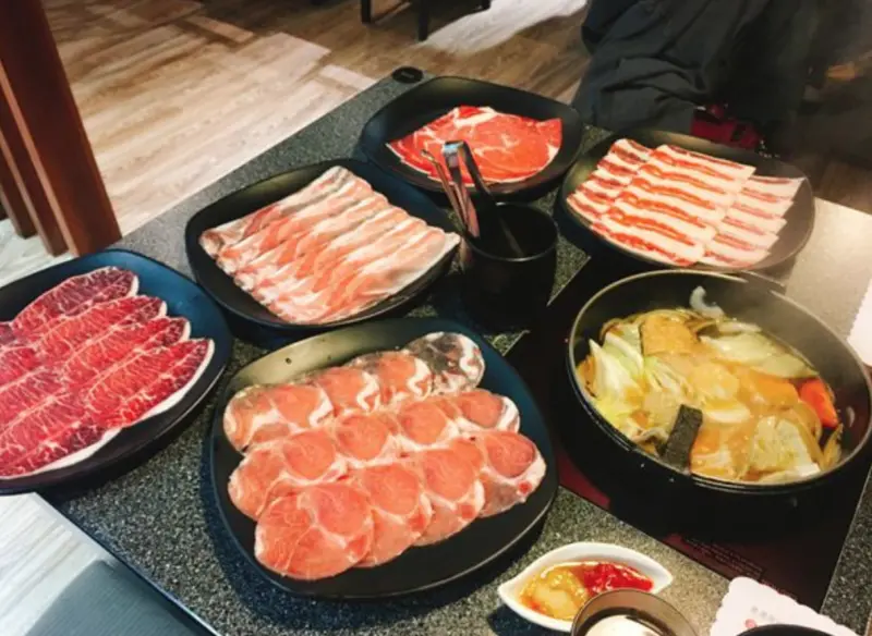 《台北❤️大安》五麥壽喜燒鍋物🍶頂級牛胸腹吃到飽，還有飯後甜點喔