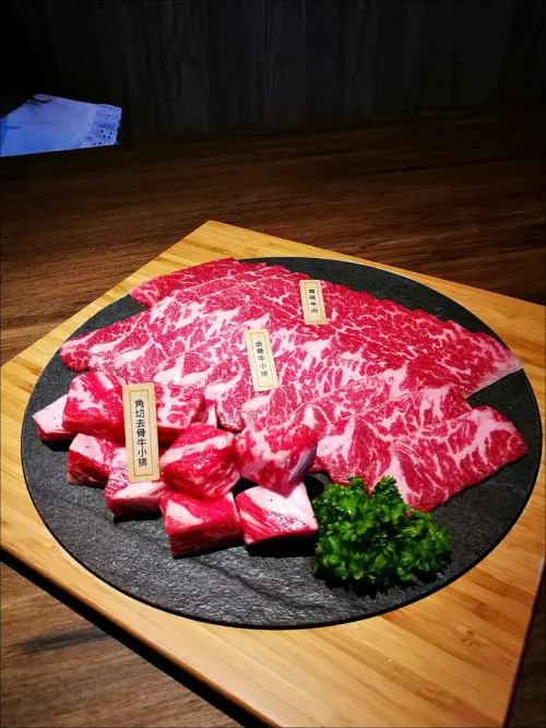 [台中] 茶六燒肉堂 台中朝富店 輕井澤燒肉餐廳 裝潢大氣品質好有屋馬燒肉等級