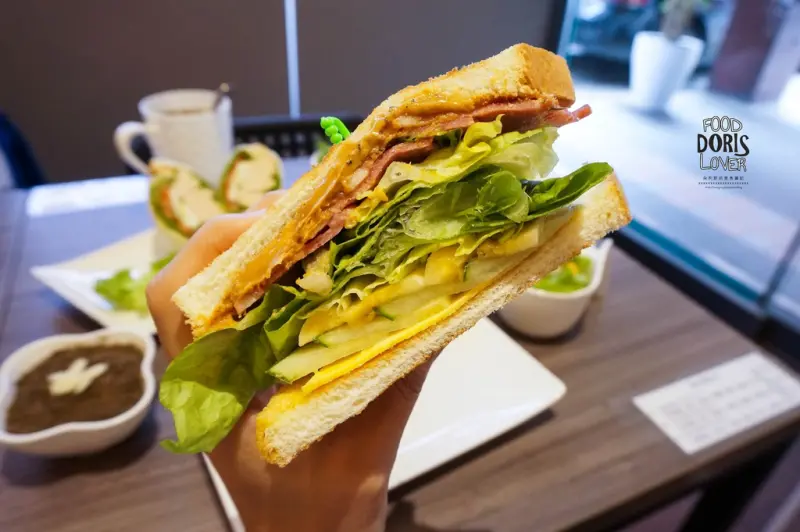 ♚食記♚新北板橋 寶刀貓王 台灣隊長 元氣彈 叔叔泥好 三明治 番茄濃湯 香草雞胸沙拉 搖滾沙拉 萵苣纖維飲料 黑木耳 熊貓木耳 桂花荔枝 黑咖啡 拿鐵咖啡 套餐 早午餐 咖啡廳 零農藥 無重金屬 水