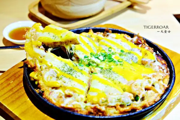 [信義區美食] 韓虎嘯統一時代門市店-邪惡的雙重起司煎餅！年糕火鍋、韓式炸雞、炒冬粉等韓式料理！ 信義區韓式料理/台北韓式料理/市政府站美食/市政府站韓式料理