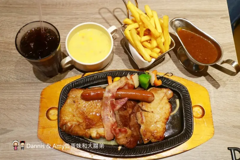 《竹北成功二街餐廳》大快樂香港扒房。 港式點心。冰火菠蘿油。絲襪奶茶。鹹檸七︱價格菜單。推薦菜色（ 影片） - Dannis & Amy魯蛋妹和大腸弟