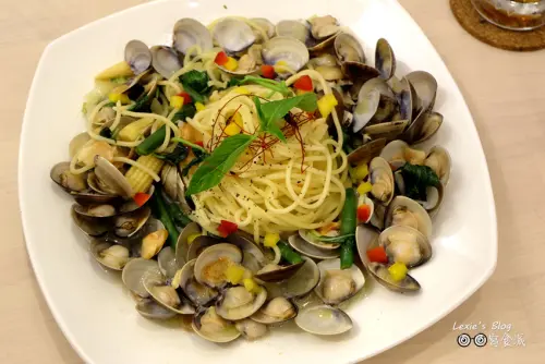 食記【台北】AL REVÉS顛倒餐廳-西門義大利麵下午茶燉飯推薦，我愛浮誇的獨角獸冰沙