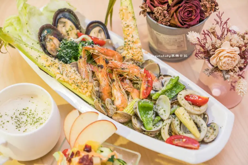 西門必吃浮誇美食｜Al revés 顛倒餐廳 爆料的漁夫們吃吃飯吧、ig打卡熱門、中西合併的美味義大利麵