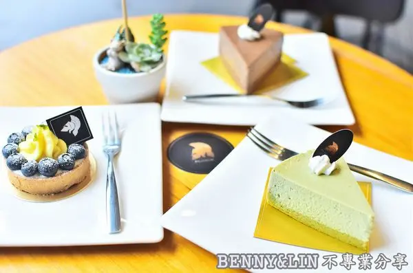 [台中北區美食]鄰近中國醫隱藏高乳酪蛋糕專賣，有特色的用神話來命名甜點 -- 真騎士 Jn.cheese(台中美食推薦、台中甜點推薦、台中下午茶甜點、中國附醫周邊美食)