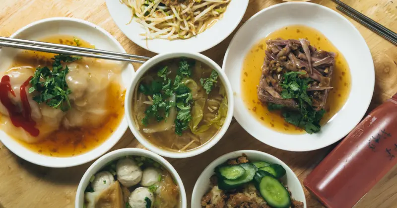 高雄美食 - 小東傳奇 手作肉圓專賣店 x 小吃界的滿漢全席吃透透